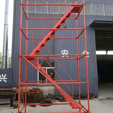供應(yīng)重慶香蕉式安全爬梯 專業(yè)廠家解析施工用框架式爬梯與腳手架